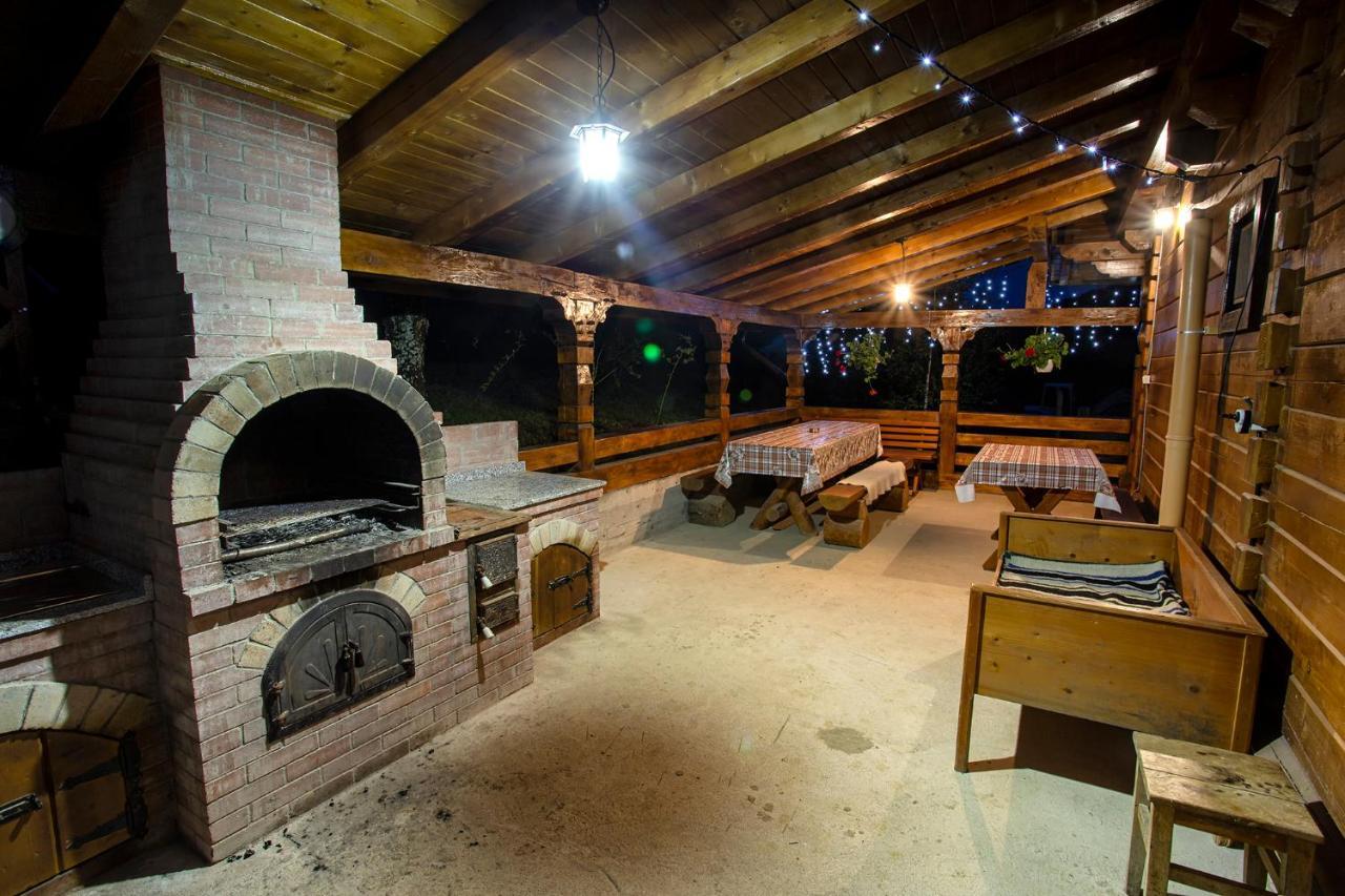 Tulean Cabin Săcel Eksteriør bilde